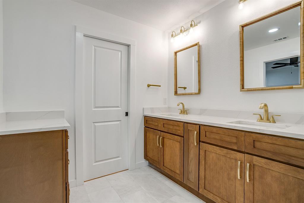 220 Rolling Hills Drive Property Photo 28