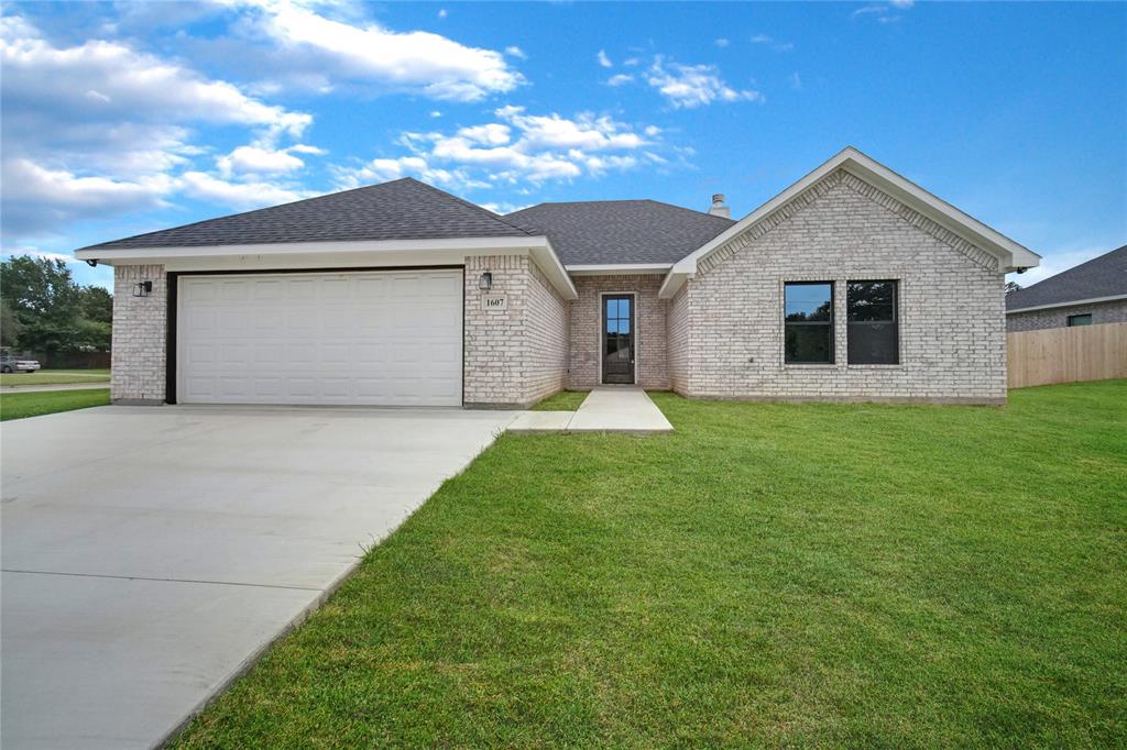 1607 W College Property Photo 7