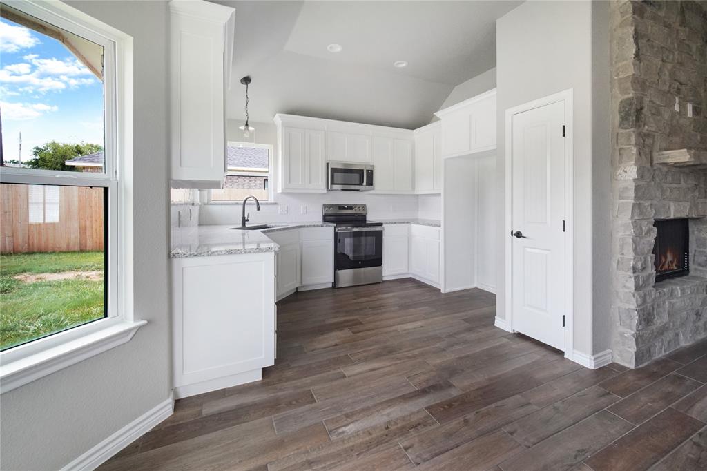 1607 W College Property Photo 11