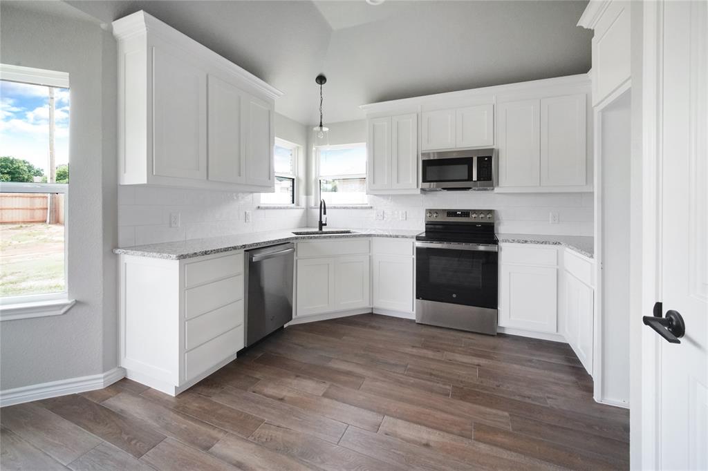 1607 W College Property Photo 12