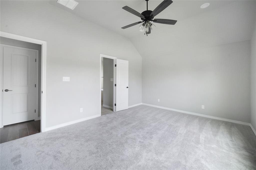 1607 W College Property Photo 17
