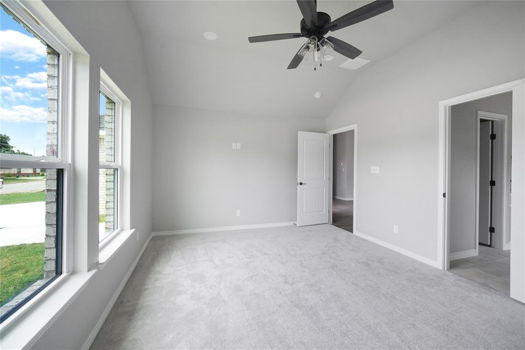 1607 W College Property Photo 18