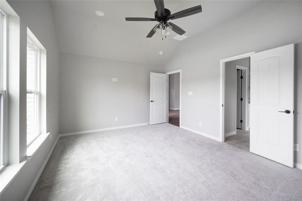 1607 W College Property Photo 21