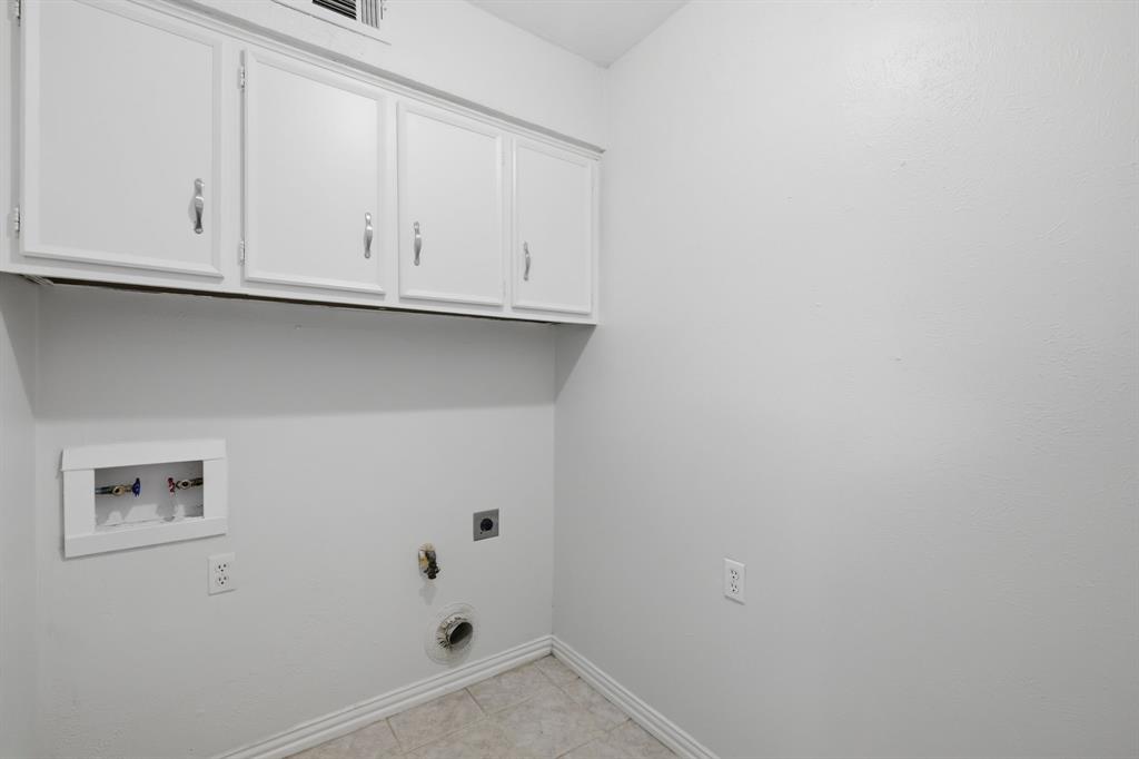 6908 Heatherknoll Drive Property Photo 18