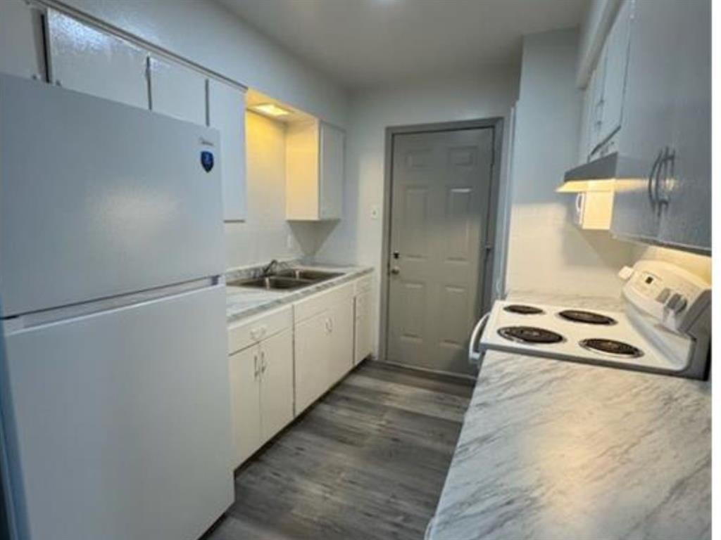 5645 Gaston Avenue 214 Property Photo 3