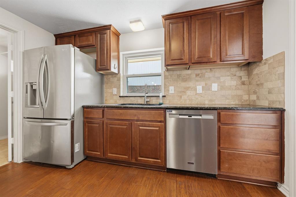 416 Forest Grove Drive Property Photo 10