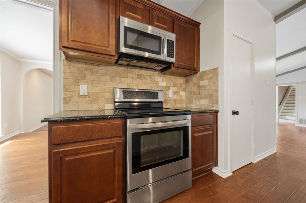 416 Forest Grove Drive Property Photo 11
