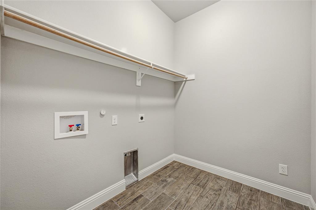 1086 Mickelson Drive Property Photo 7