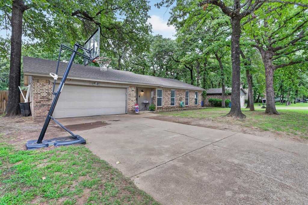 728 Lake Crest Parkway Property Photo 2