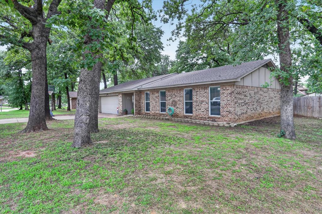 728 Lake Crest Parkway Property Photo 4