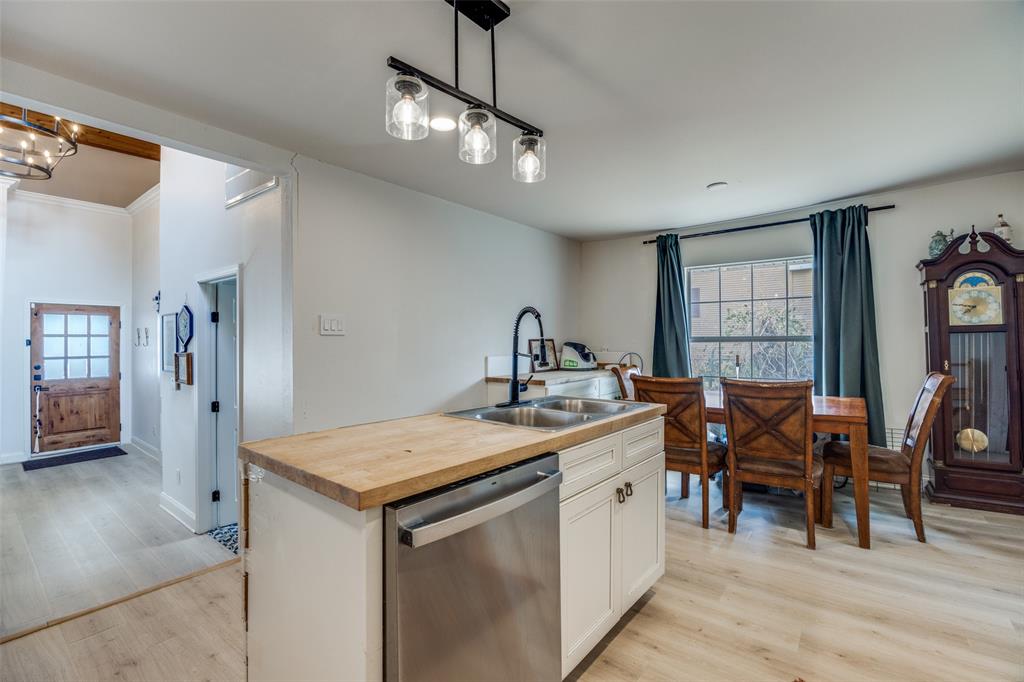 1322 Sears Street Property Photo 9
