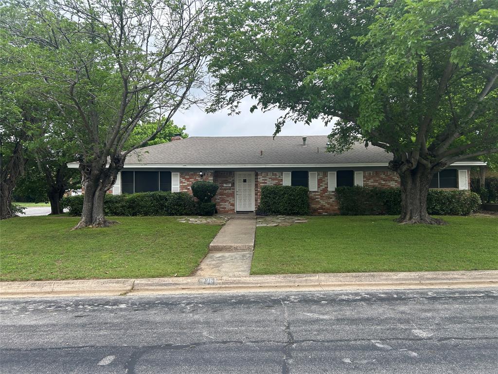 236 Hallbrook Drive Property Photo 1