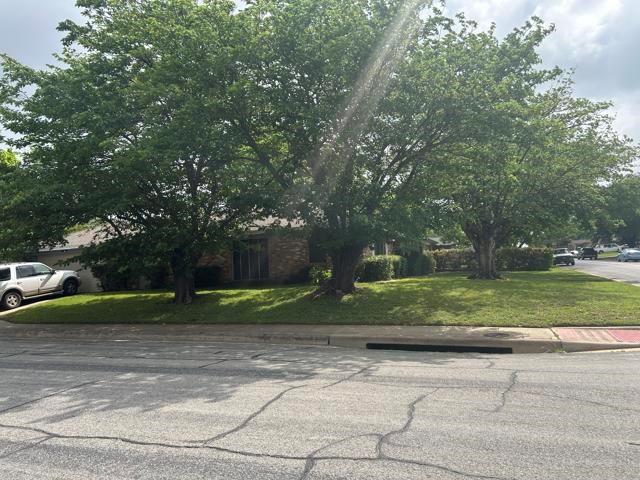 236 Hallbrook Drive Property Photo 2
