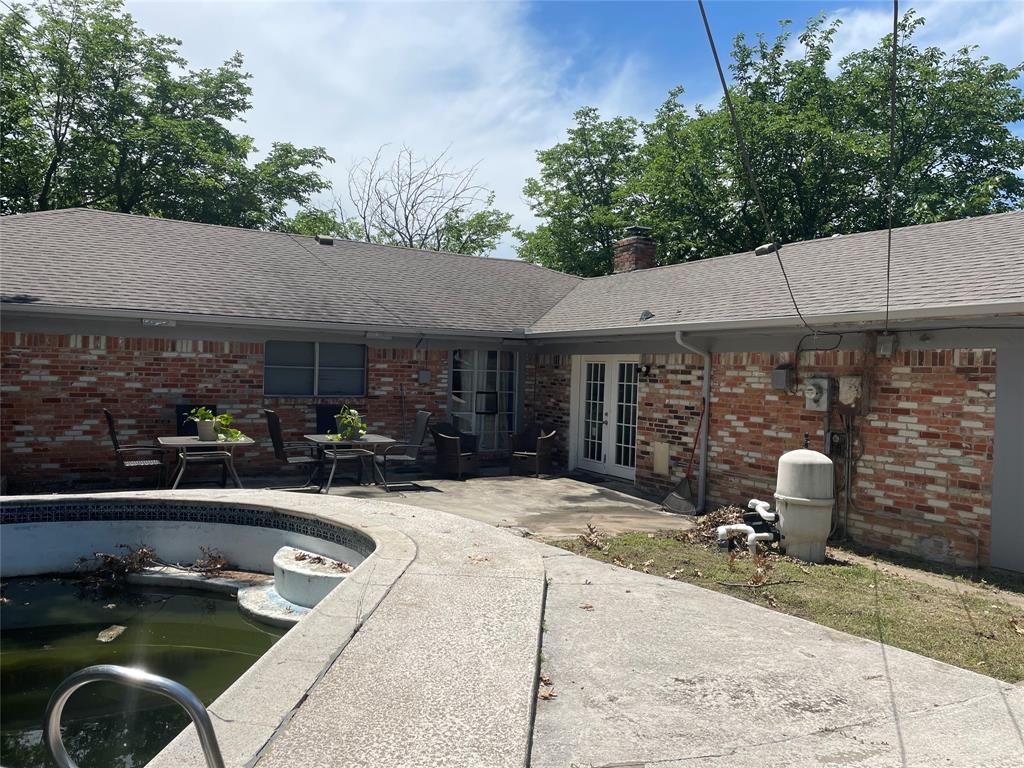 236 Hallbrook Drive Property Photo 15