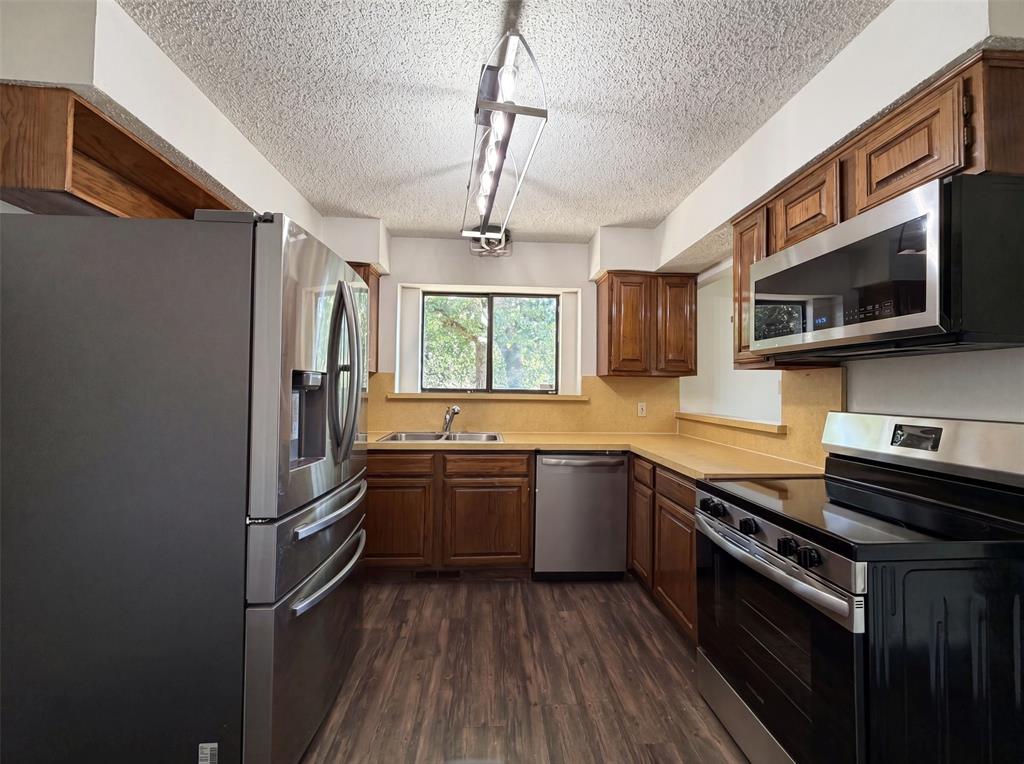 3805 Brookfield Drive Property Photo 2