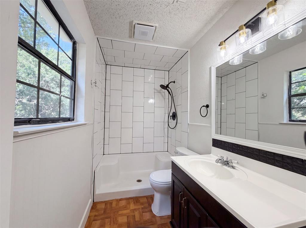 3805 Brookfield Drive Property Photo 10