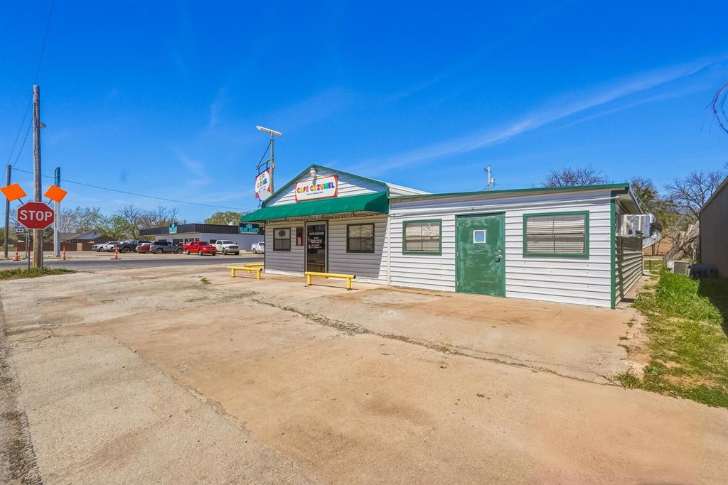 542 Graham Property Photo 24