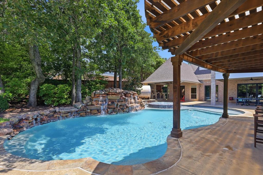 1204 Westwood Drive Property Photo 12