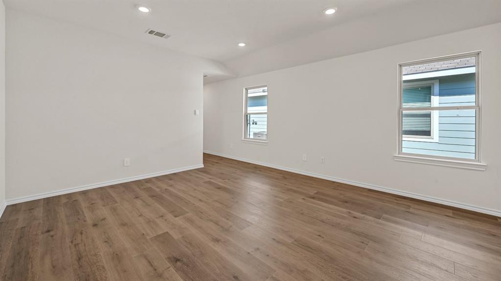 5823 Blue Sky Drive Property Photo 3