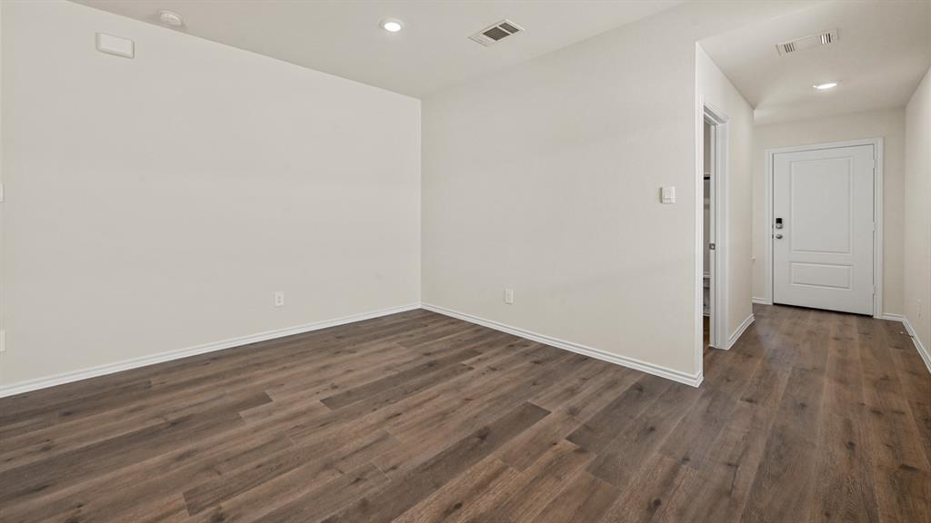 5823 Blue Sky Drive Property Photo 4