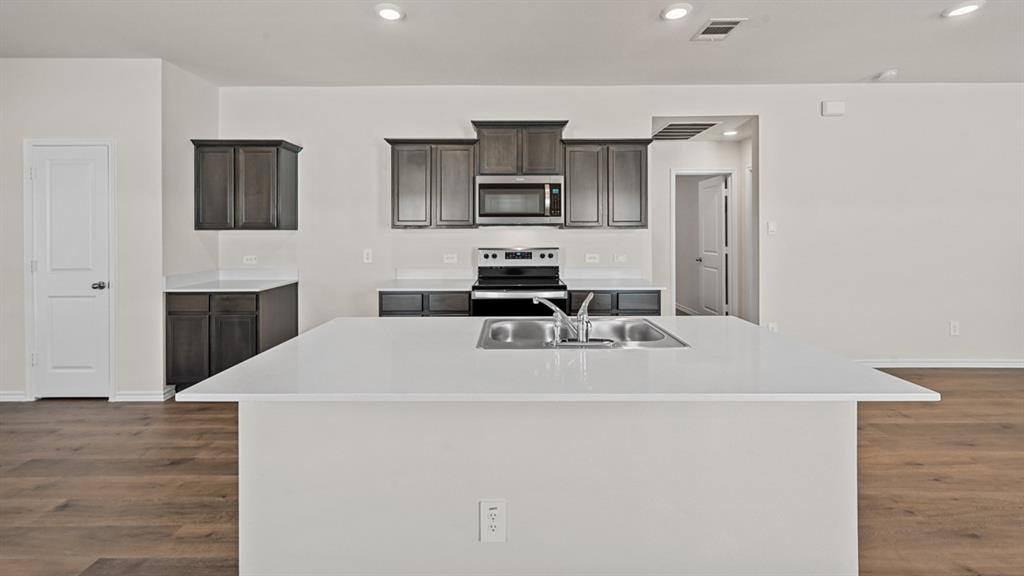 5823 Blue Sky Drive Property Photo 6
