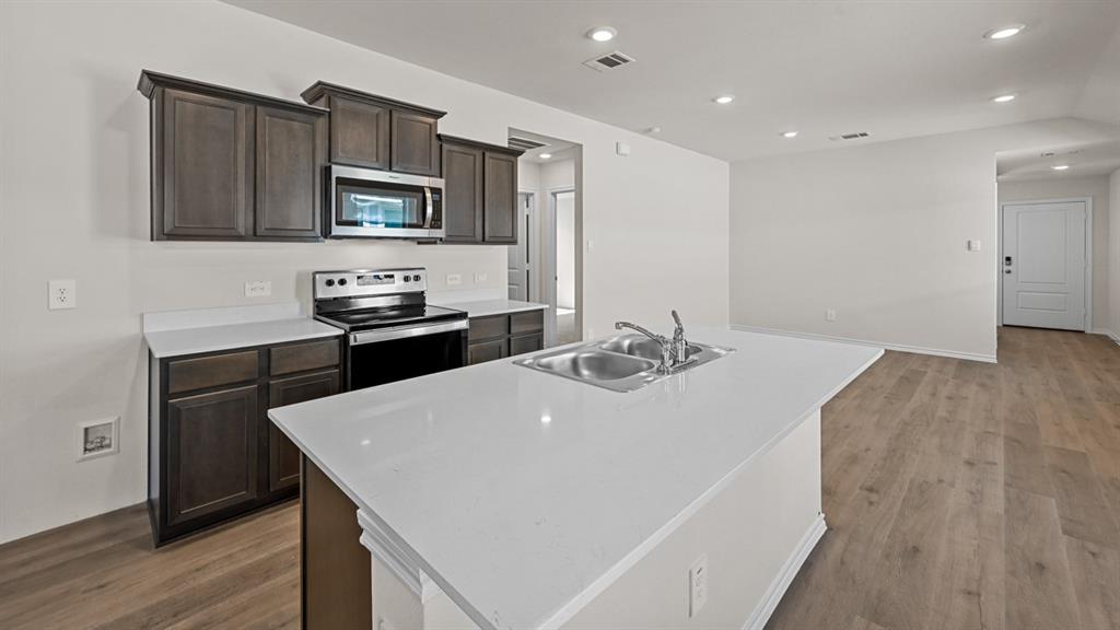 5823 Blue Sky Drive Property Photo 8