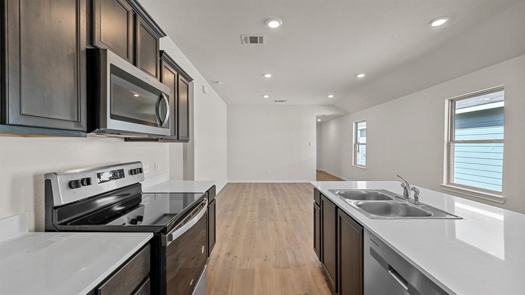 5823 Blue Sky Drive Property Photo 10