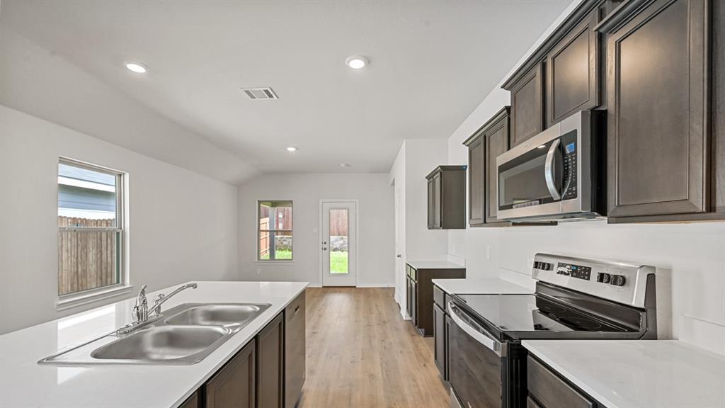 5823 Blue Sky Drive Property Photo 14