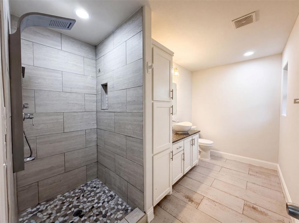 709 W Hull Street Property Photo 14