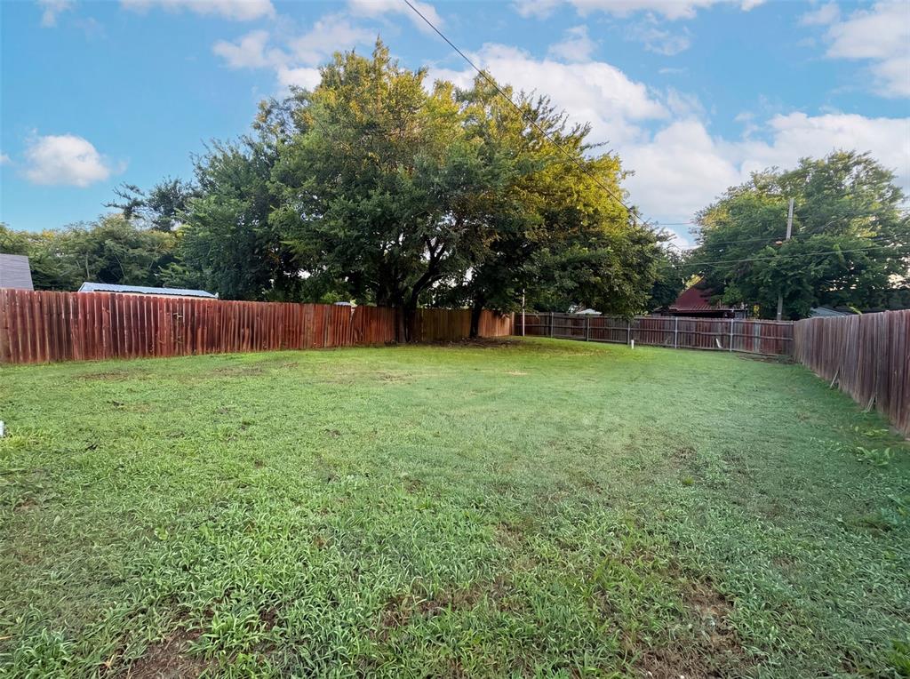 709 W Hull Street Property Photo 16