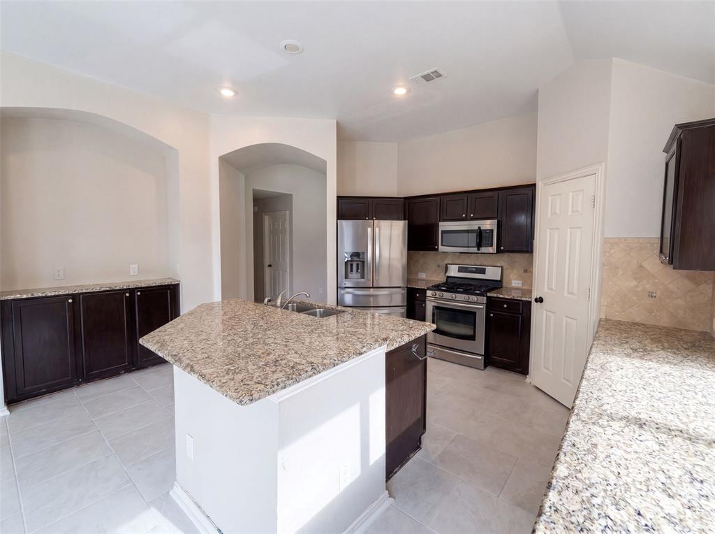 1441 Forest Oaks Court Property Photo 2
