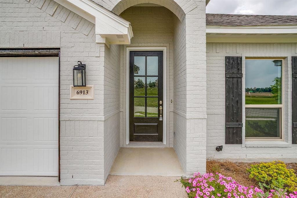 6913 Trail Rock Drive Property Photo 5