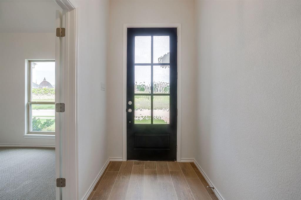 6913 Trail Rock Drive Property Photo 6