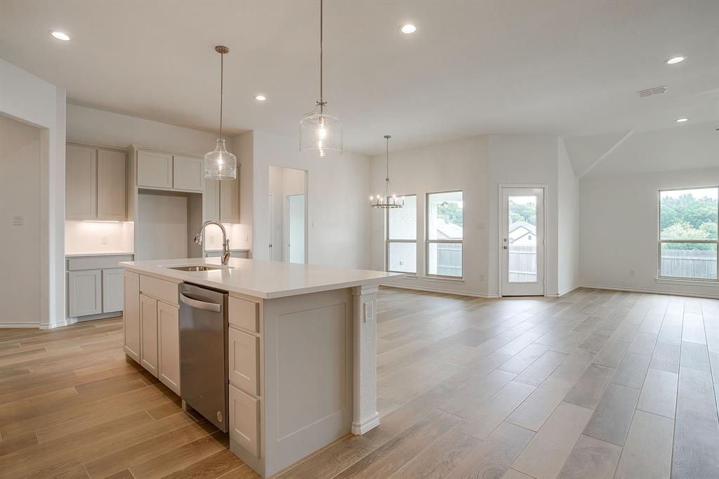 6913 Trail Rock Drive Property Photo 9