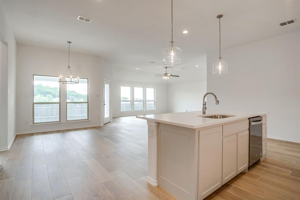 6913 Trail Rock Drive Property Photo 14