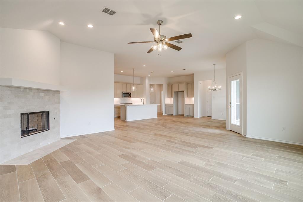 6913 Trail Rock Drive Property Photo 18