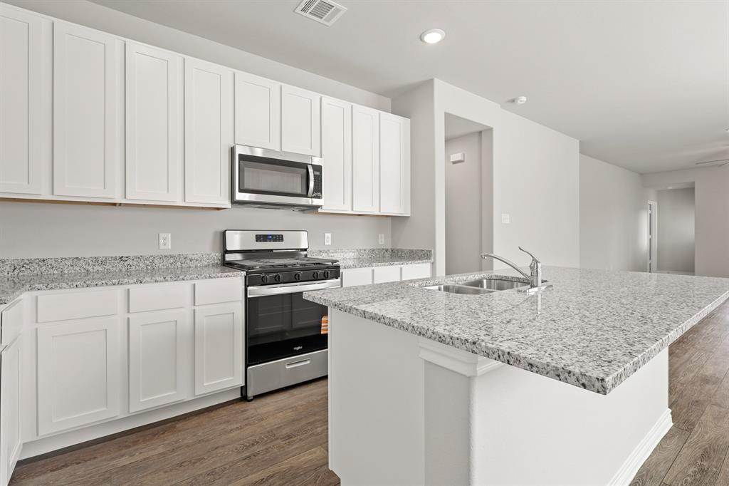 7004 Trestle Street Property Photo 4