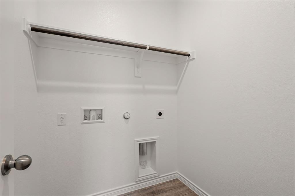 7008 Trestle Street Property Photo 8