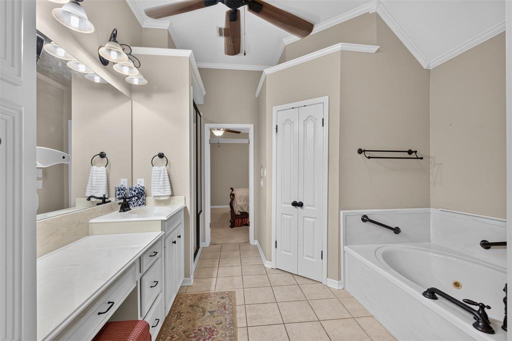 323 Oakland Place Property Photo 10