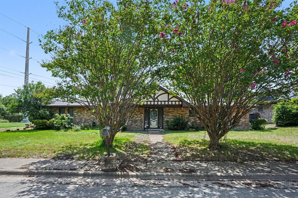 1215 Thunderbrook Drive Property Photo 1