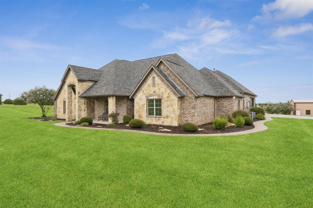 320 Tate Circle Property Photo 2