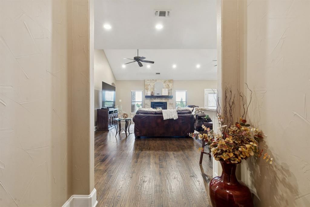 320 Tate Circle Property Photo 3