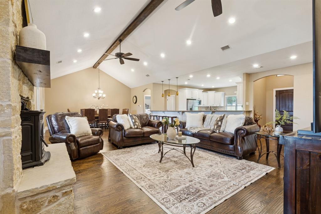 320 Tate Circle Property Photo 4