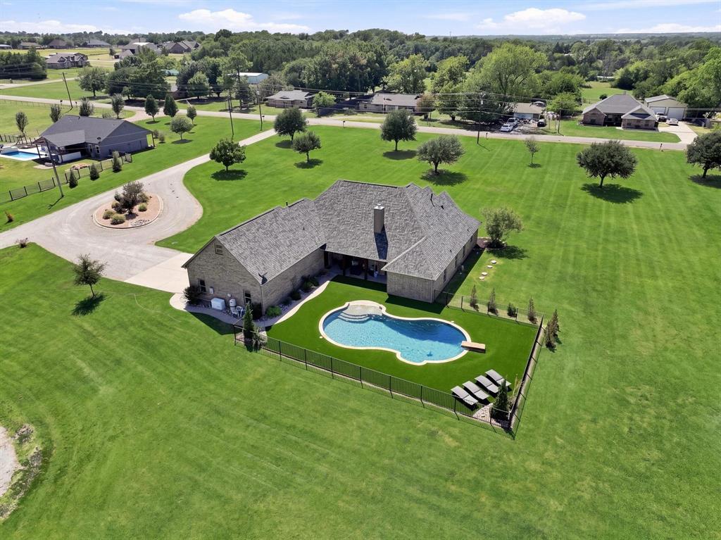 320 Tate Circle Property Photo 8
