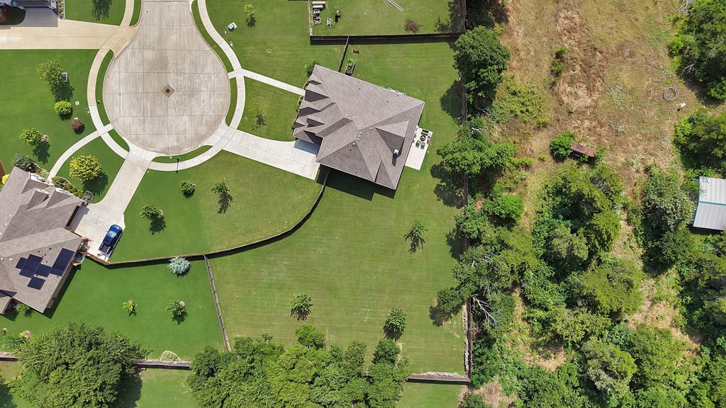 810 Sundown Court Property Photo 3