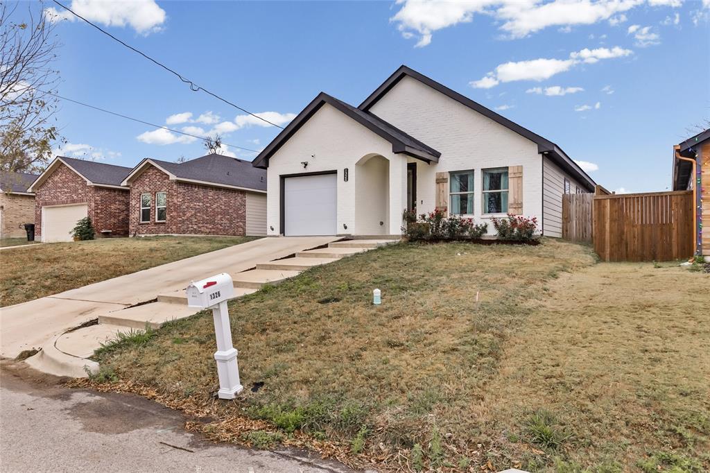 1326 Hemphill Street Property Photo 4