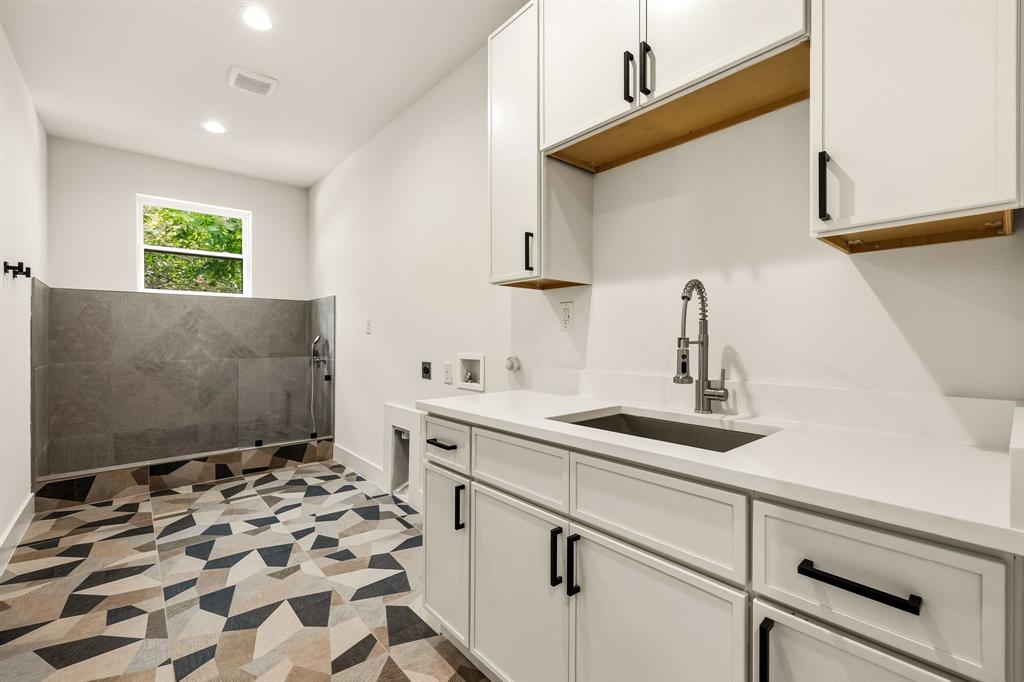 8903 Liptonshire Drive Property Photo 28