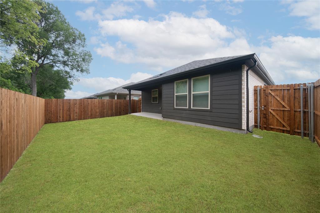 3404 Cloyce Box Drive Property Photo 2