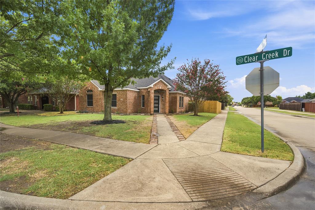 122 Clear Creek Drive Property Photo 4