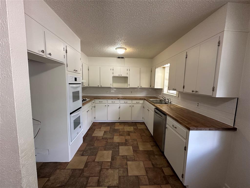 303 N Victor Street Property Photo 1